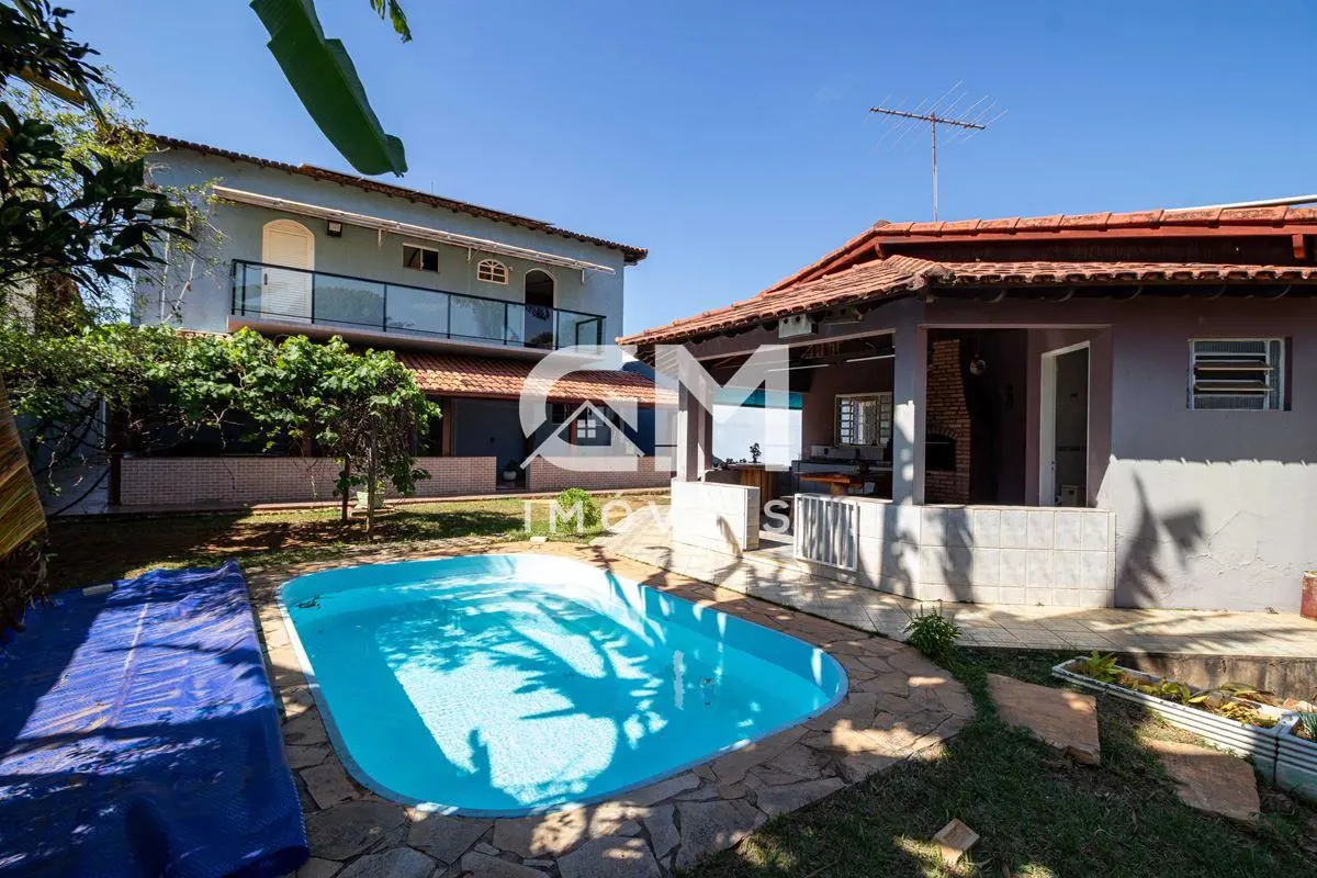 A GM Imóveis vende casa com localização privilegiada na quadra 08 de Sobradinho ...