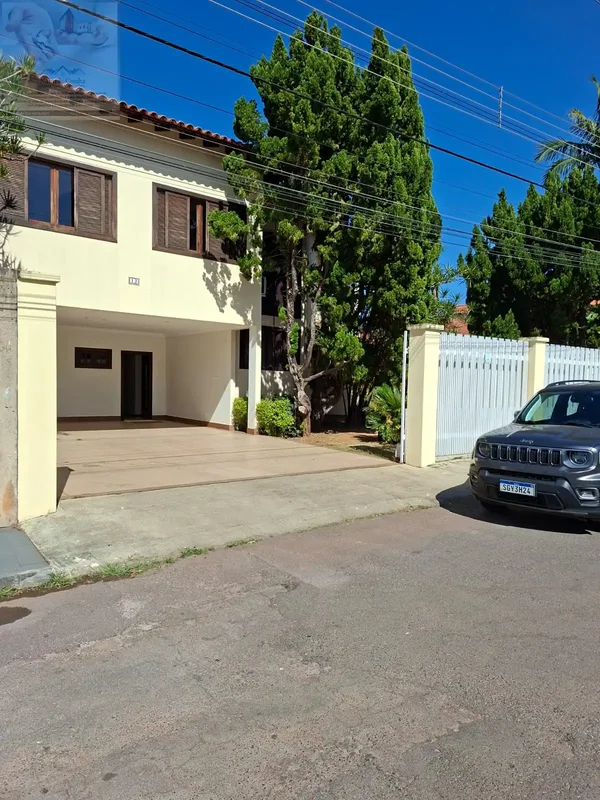 Descubra esta bela casa de alto padrão no endereço SHIN QI 10 Conjunto 8, no Lag...