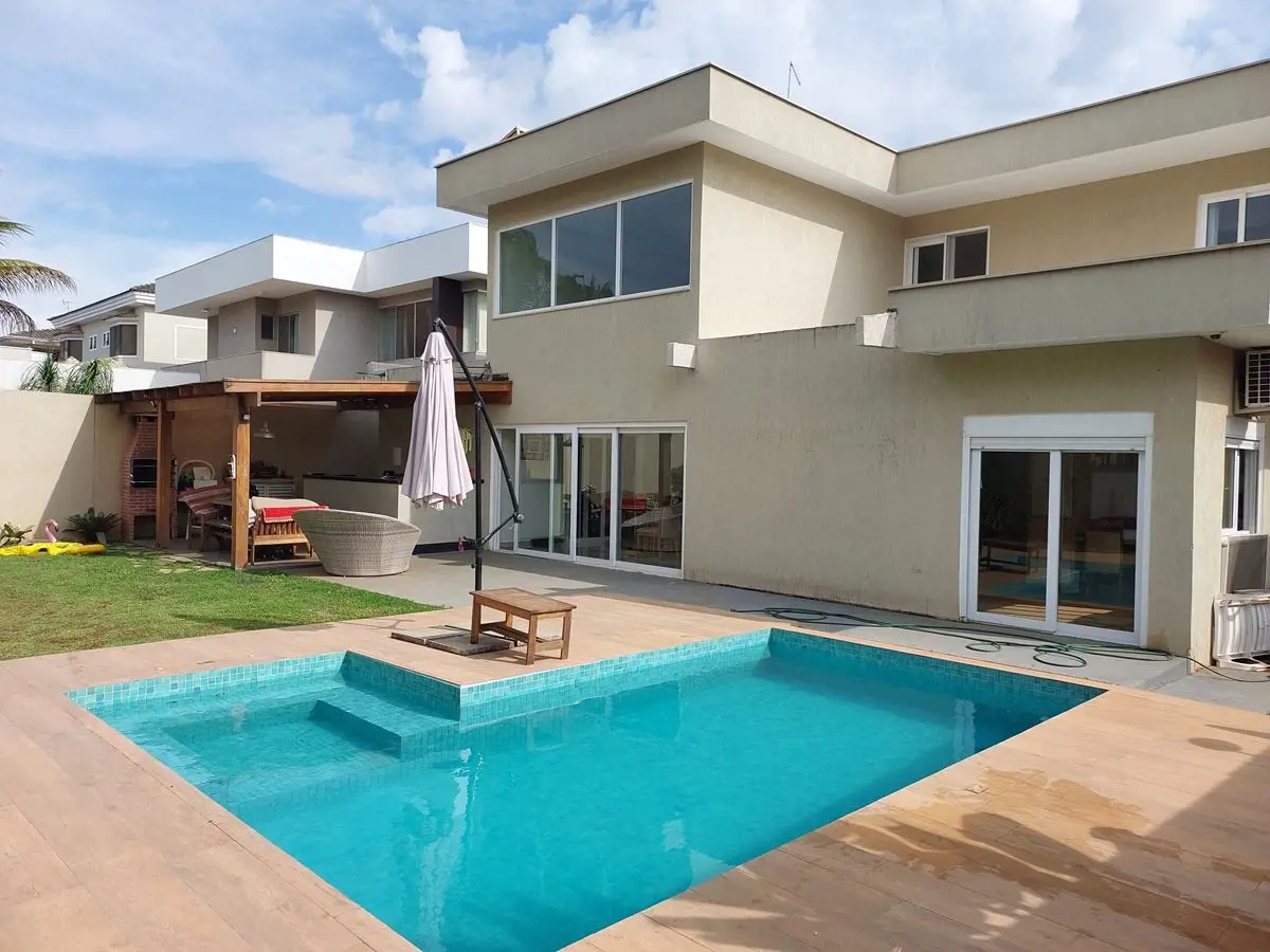 Excelente casa com dois pavimentos no Condomínio Solar de Brasília, Quadra 03.- ...