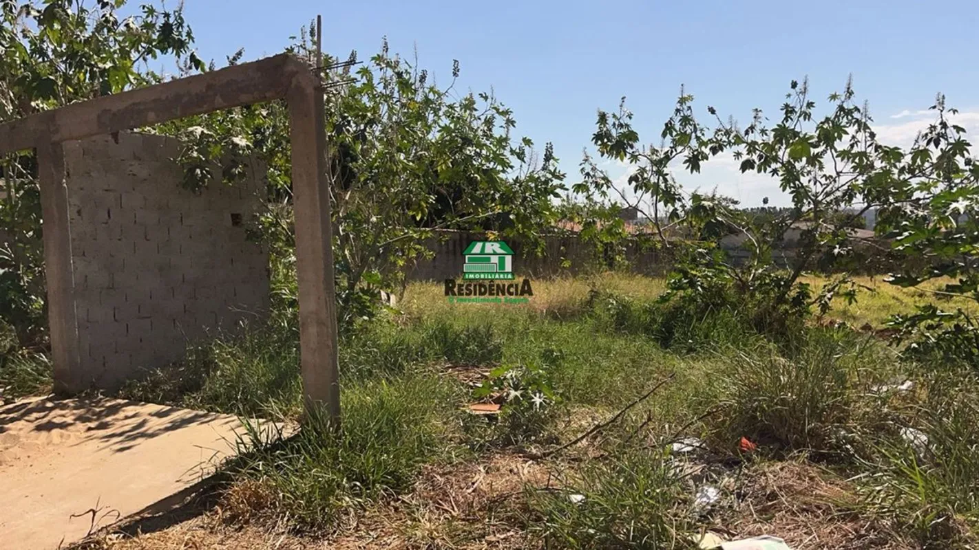 Terrenoem em ótiima loacalização:- Medido 20X30= 600 Mt2 10/07/24