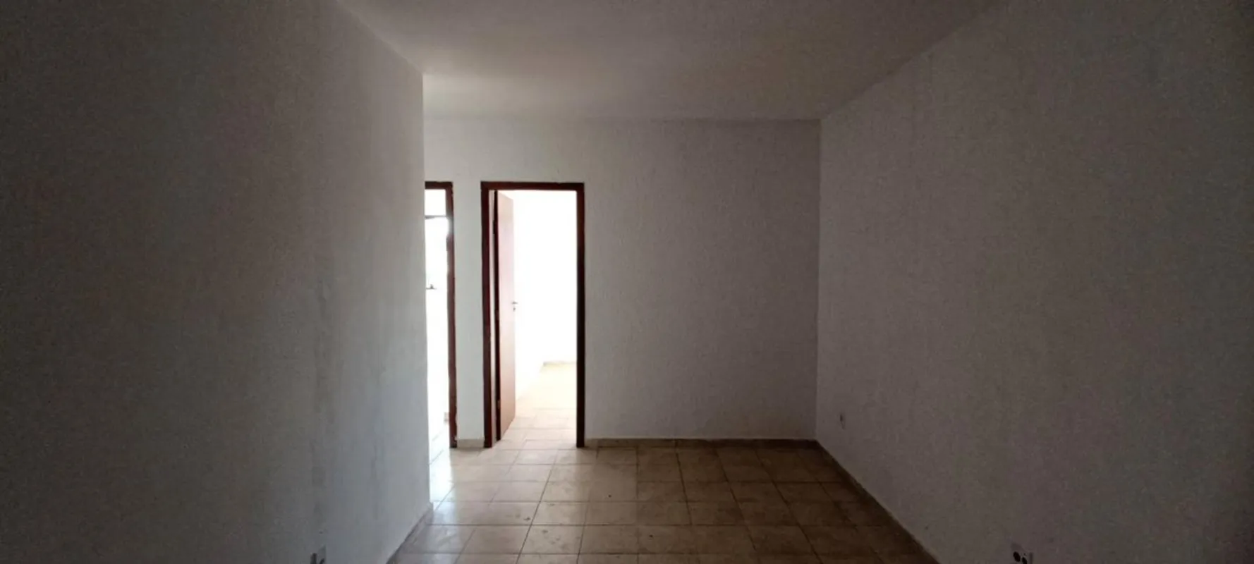 C?d. 00007.037Excelente apartamento no 1? andar 02 quartos sendo 01 com varandaS...