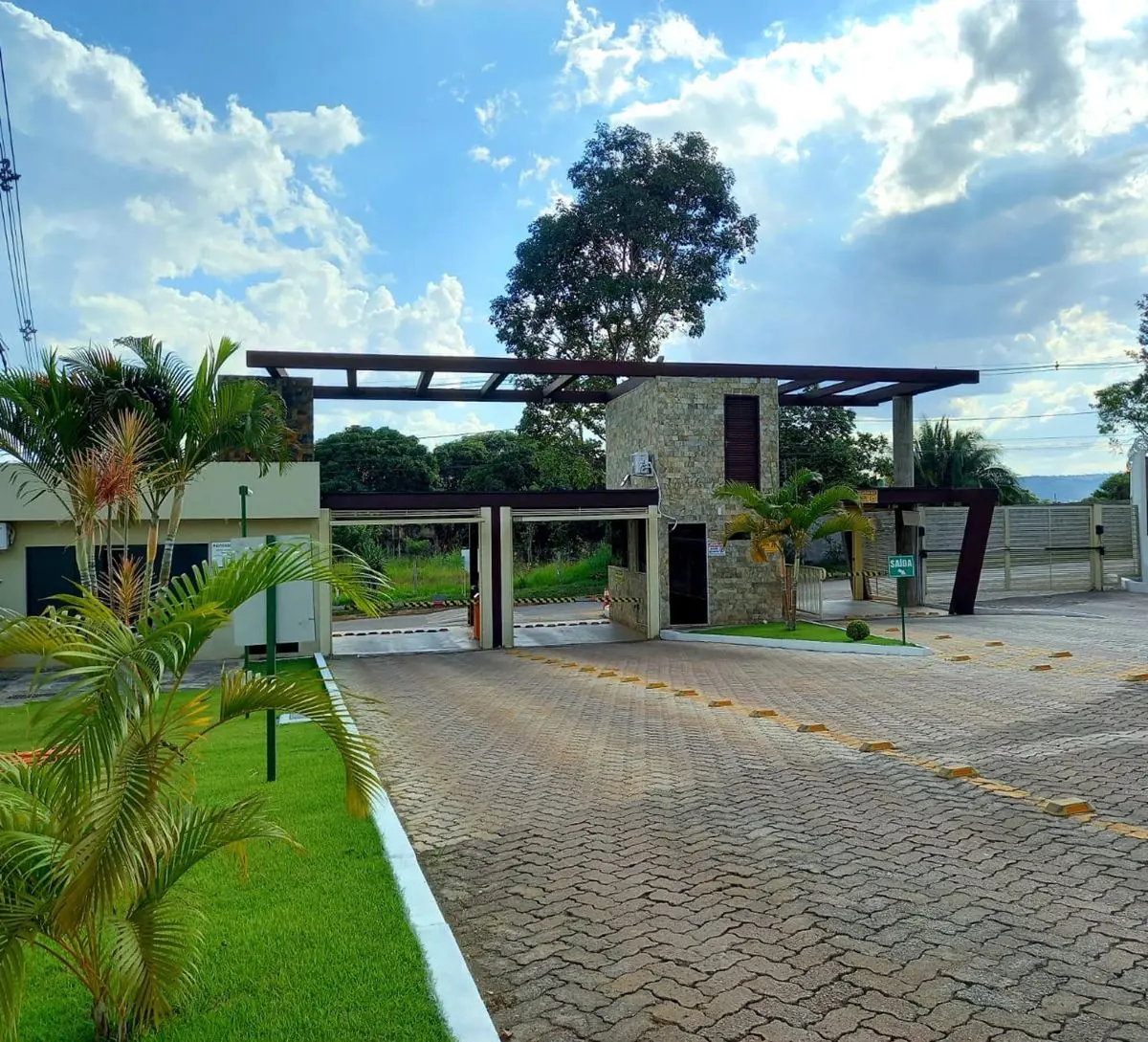  CASA EM CONDOMÍNIO FECHADO – JARDIM BOTÂNICO Uma excelente oportunidade para qu...