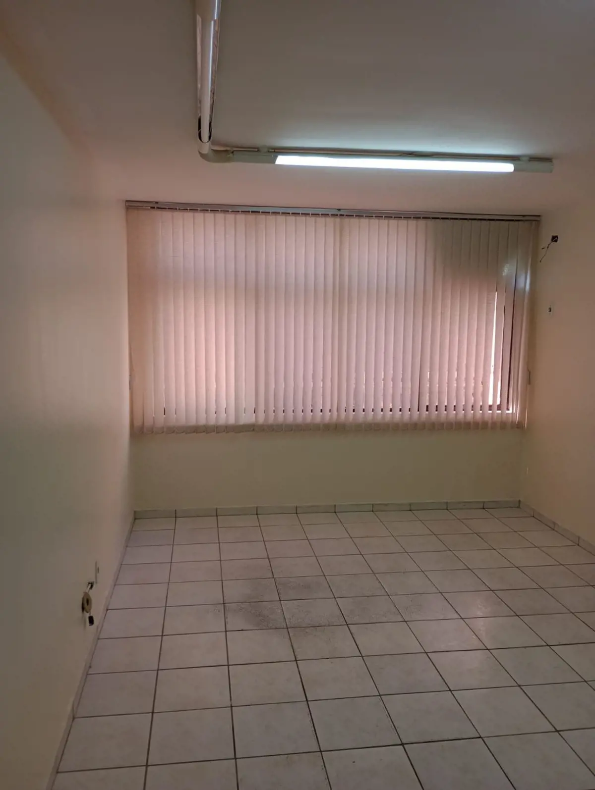 Solo Empreendimentos Imobiliários Ltda CRECI CJ nº 3314Ótima sala composta de sa...