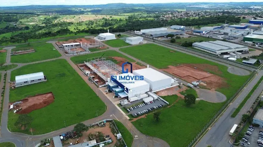 Lote em Condomínio Empresarial de Galpão!- Possibilidade de entregar com galpão ...