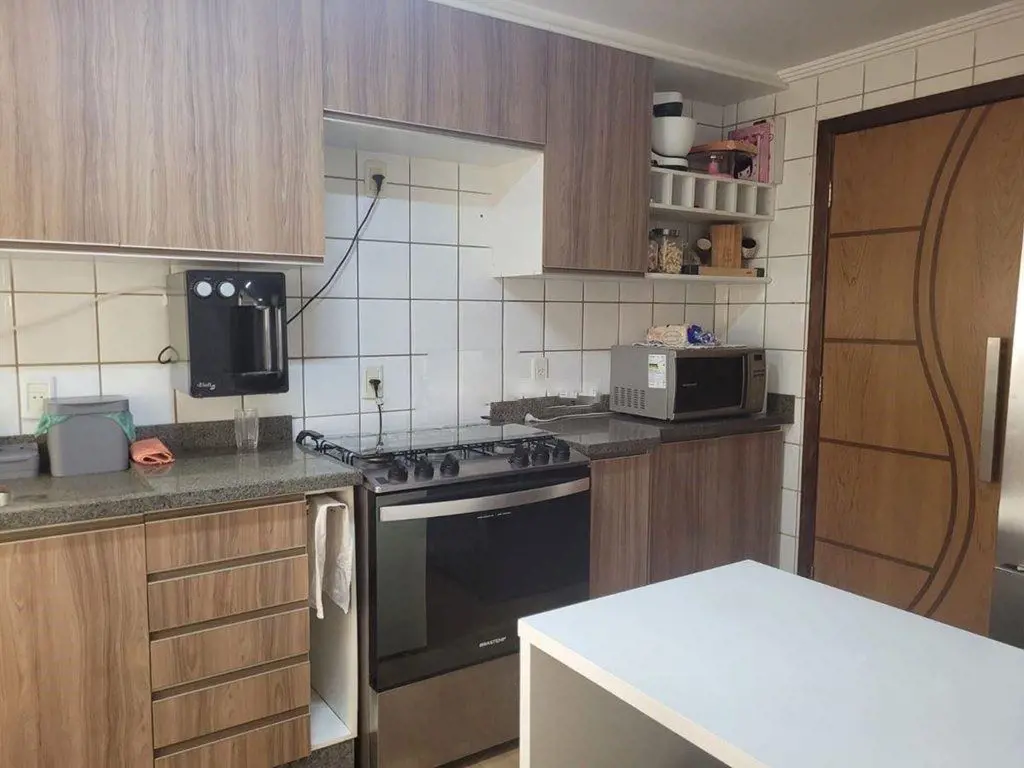 Excelente apartamento de 120 m² no Edifício Cooperbrapa II, localizado na Rua 20...