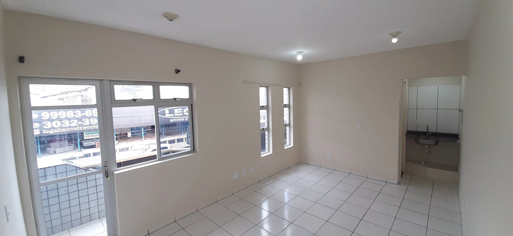 Kitnet com sala, banheiro e sacada. Sem garagem. Kitnet com aproximadamente 20m²...