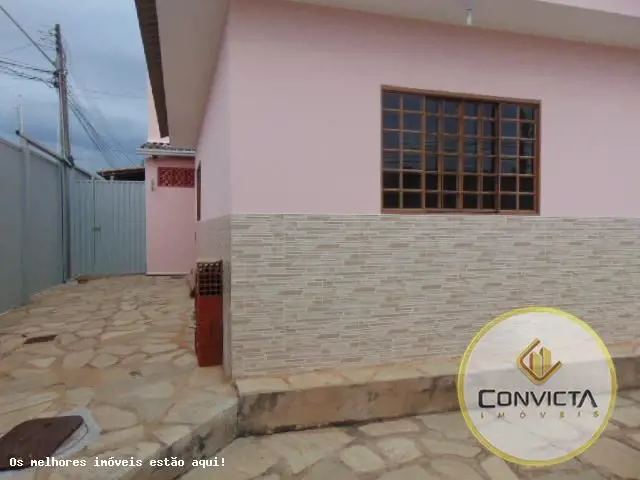 ENDEREÇO: QN 08D CONJUNTO 05 LOTE 04 CASA 02 - RIACHO FUNDO II - DF Uma casa com...