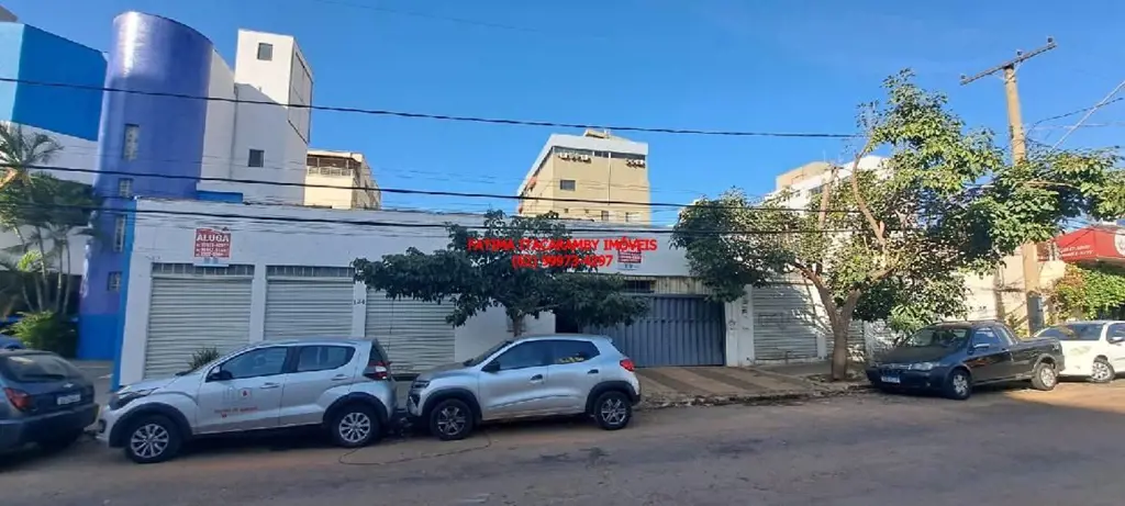 Imóvel com 2 casas, no terreno de 1500 M2 que corresponde a 3 lotes. Fundo do Ho...