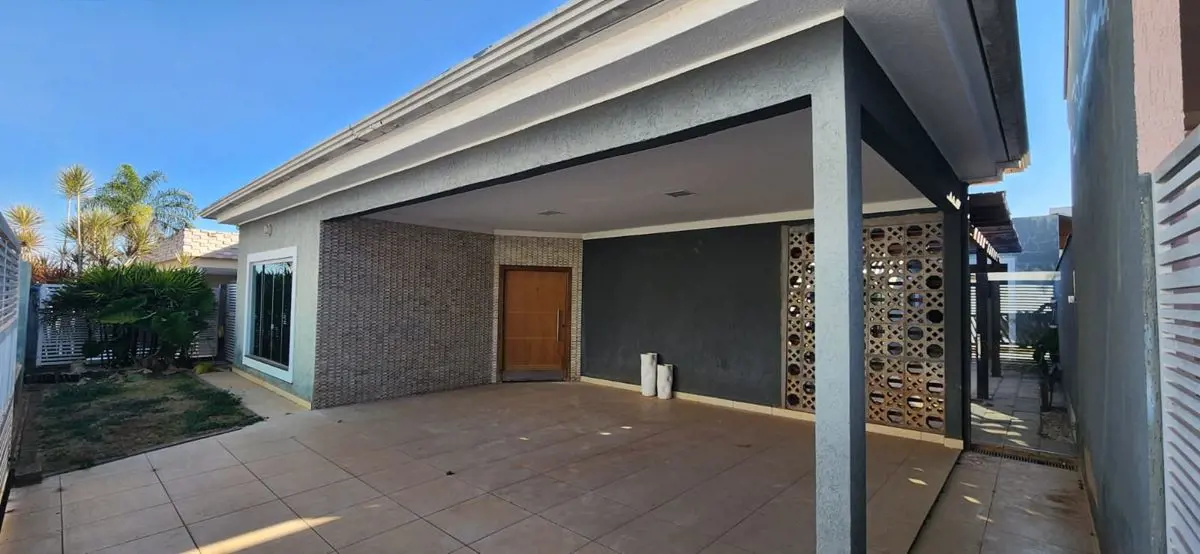 Excelente casa no melhor condomínio da Rua 8, disponível para você comprar! 04 q...