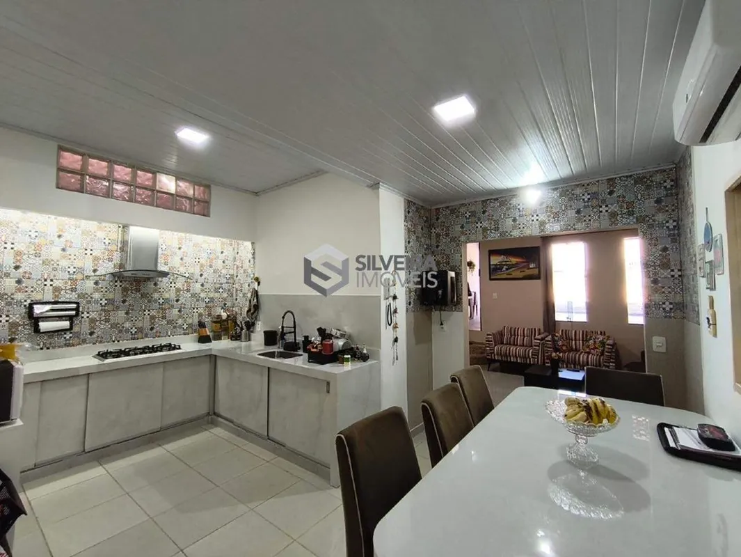 Excelente casa térrea composta por:- Sala;- Cozinha padrão americana;- Banheiro ...