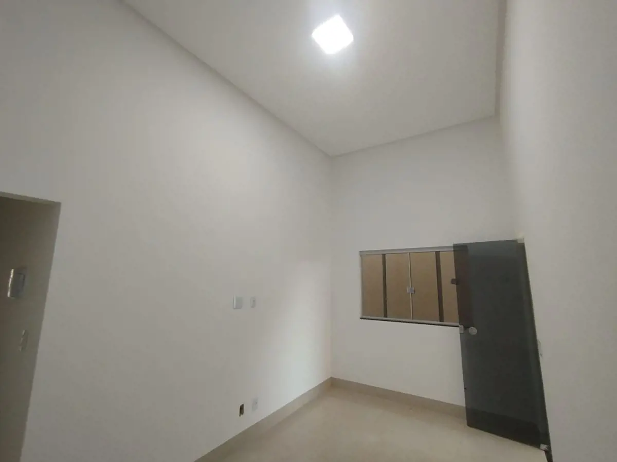 Casa nova com 3 quartos, 1 suíte, banheiro social com nichos, sala pé direito al...