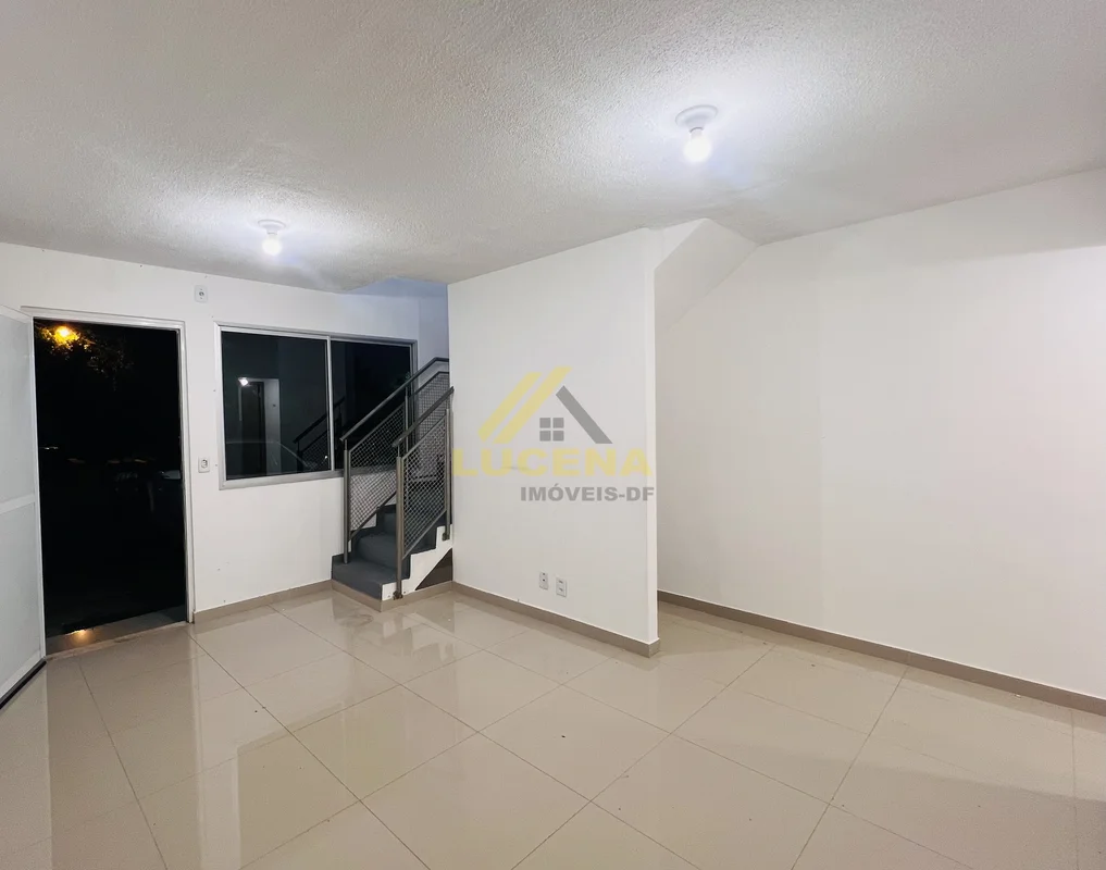 QC 14 | 2 Quartos | Próxima à Guarita | Quintal Privativo | Porcelanato | Aceita...