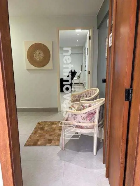 Vende no SRTVS Quadra 701 - Ed. Embassy Tower, Sala com área privativa de 36,10m...