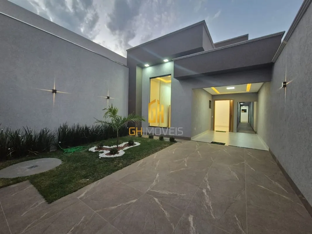 Casa no Jardim Maria Inês, próximo da Centro Esportivo Vila Verde, com 360m² de ...
