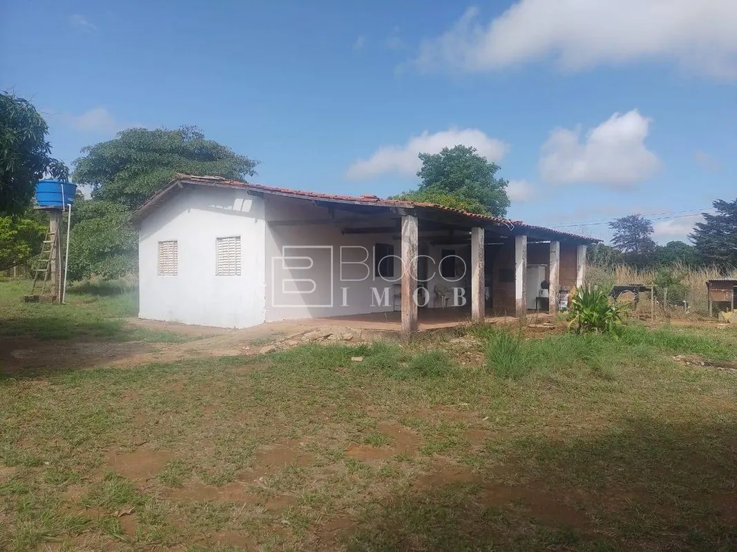 CHÁCARA NO LAGO OESTE Sua chácara a 20km de Brasília. Casa Principal: - 2 quarto...
