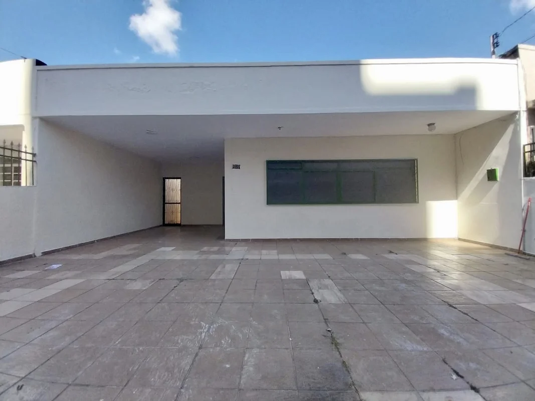 Imóvel: Casa de 03 quartos (sendo 01 suíte), sala, copa, cozinha, banheiro socia...