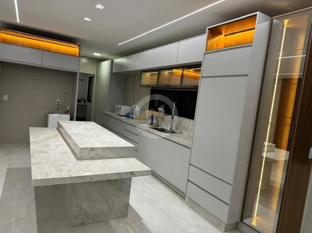 Sobrado Alto Padrão | 464m² | 3 Suítes | Piscina Aquecida | Vista PrivilegiadaUm...