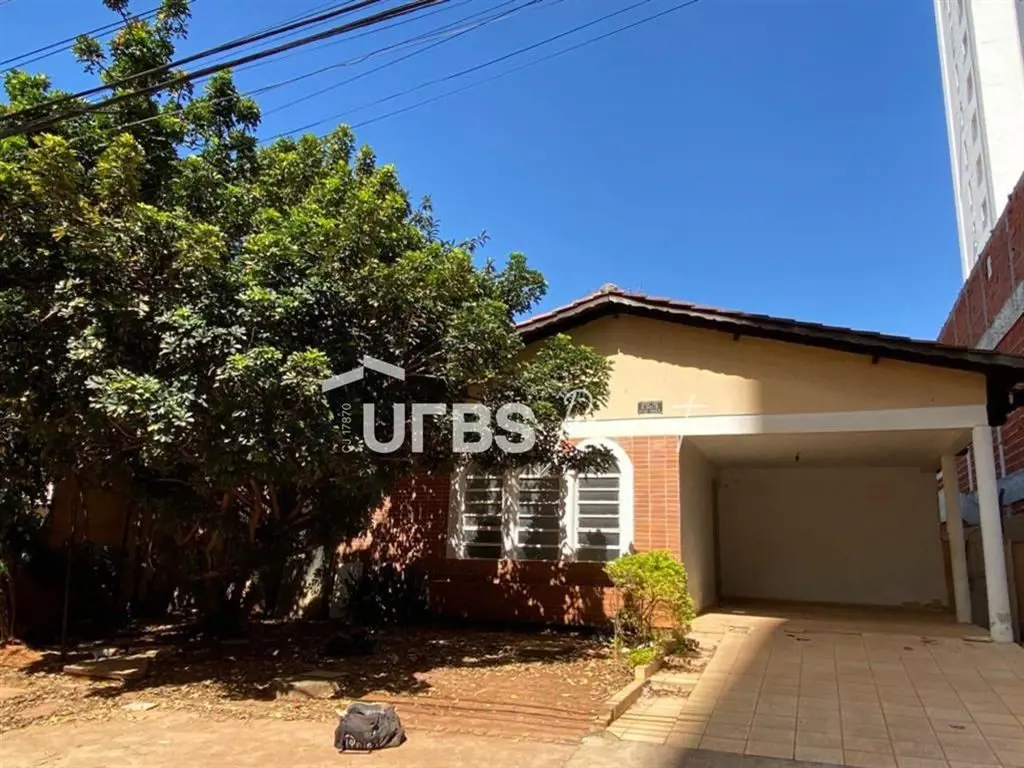COD U-0006237 - Casa Setor Marista 4 quartos, sendo 3 suítes 3 banheiros Terreno...