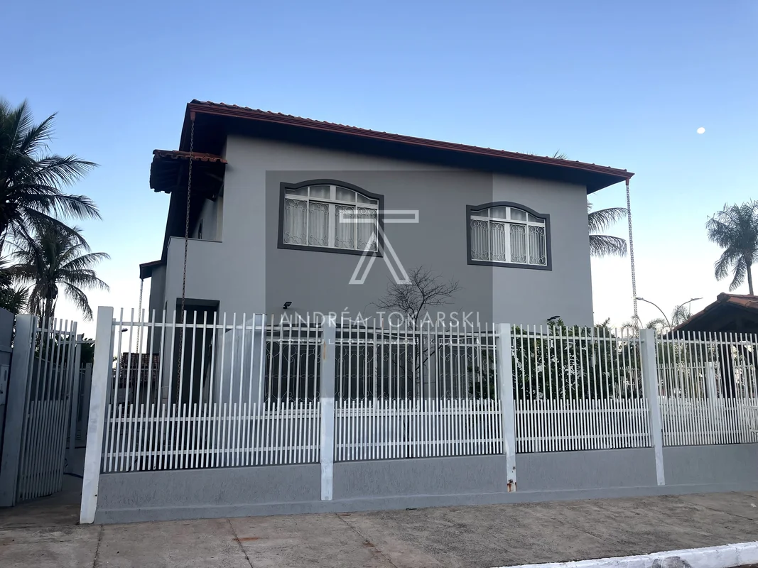 Localizada no prestigiado Residencial Mônaco, no Bairro Jardim Botânico de Brasí...
