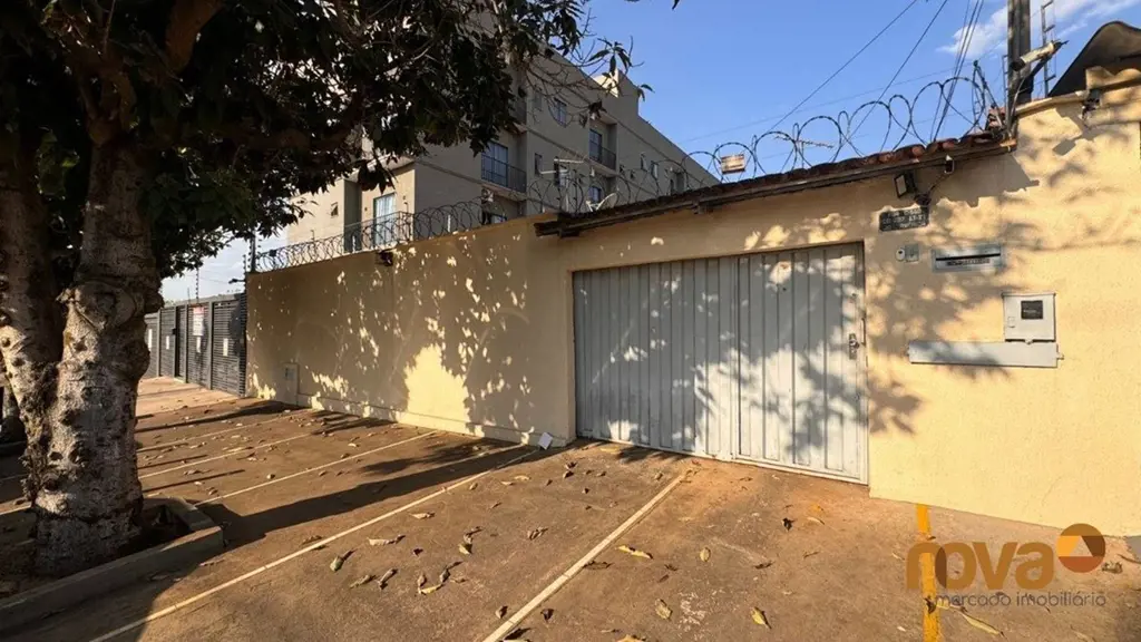 Casa Térrea com 4 quartos sendo 1 suíte no Setor Jardim América, 2 salas, 2 escr...