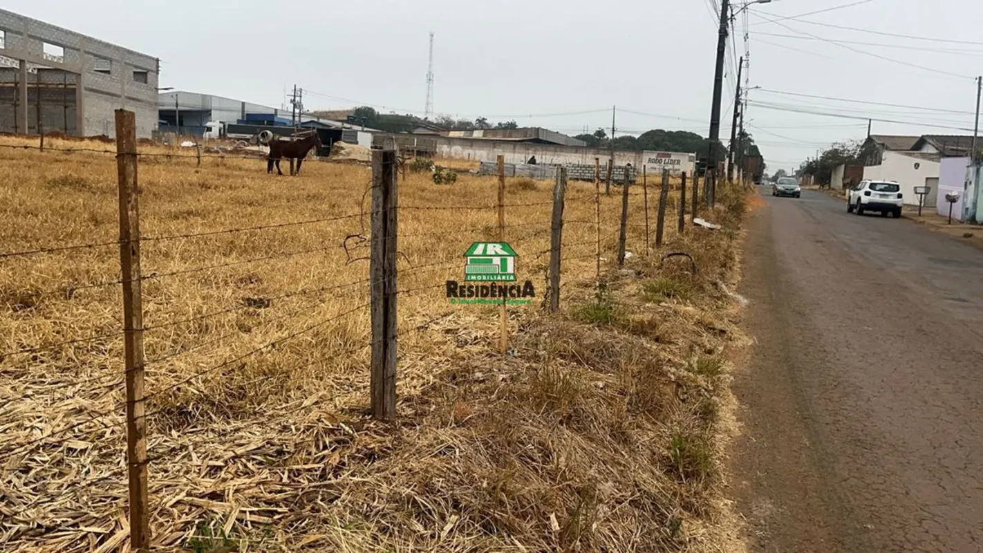 - Terreno com área de 1200 m²- sendo: 20 X 60Obs : São duas áreas de mesmo taman...