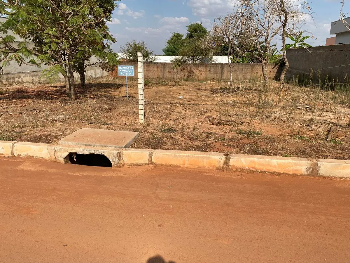 A GCASTRO IMÓVEIS VENDE !!!Ótimo lote Na quadra 4 Cj ,1 rua pavimenta Murado nas...