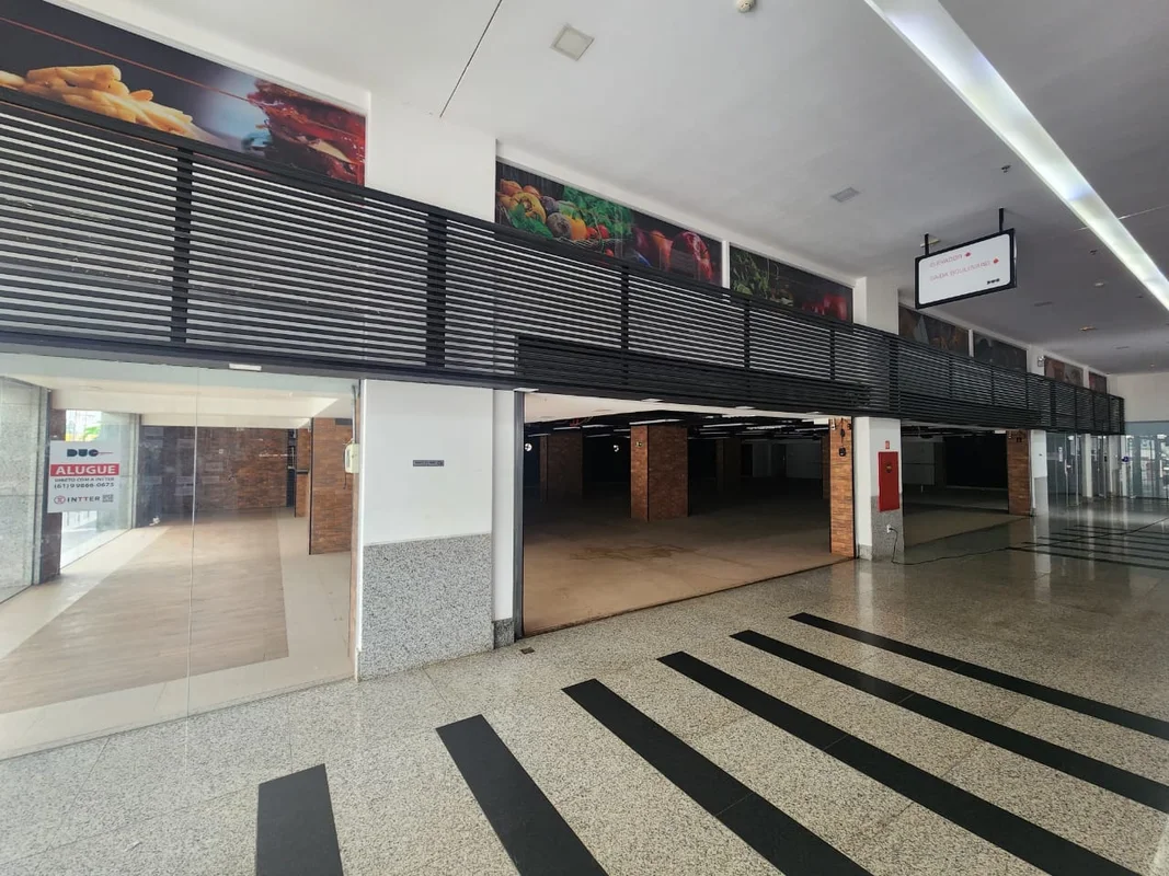 Loja térrea/vazada com mezanino no Duo Residence Mall, na Rua 19, Norte, Águas C...