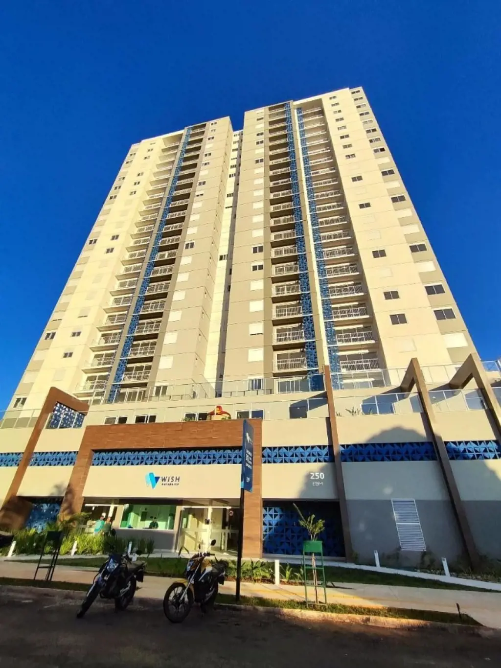 Apartamento novo no Condomínio Wish Aeroporto. Possui 02 quartos com armários, s...