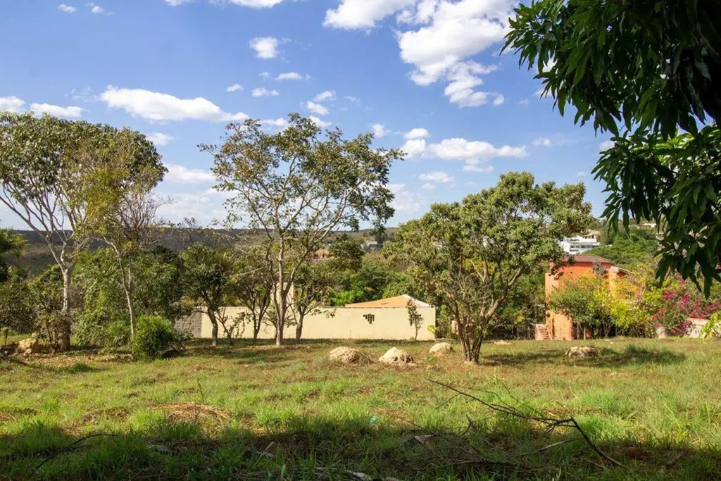 LOTE NO BELVEDERE GREENExcelente lote de 1.010 m2 no Condomínio Belvedere Green ...