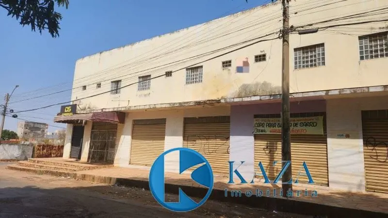 Prédio comercial de esquina com 05 lojas térreas, 01 apartamento com 02 quartos ...