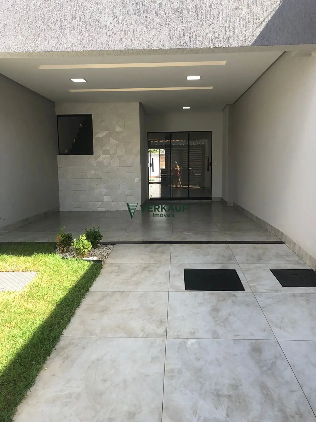 Conheça essa incrível casa de alto padrão no bairro Residencial Porto Seguro em ...