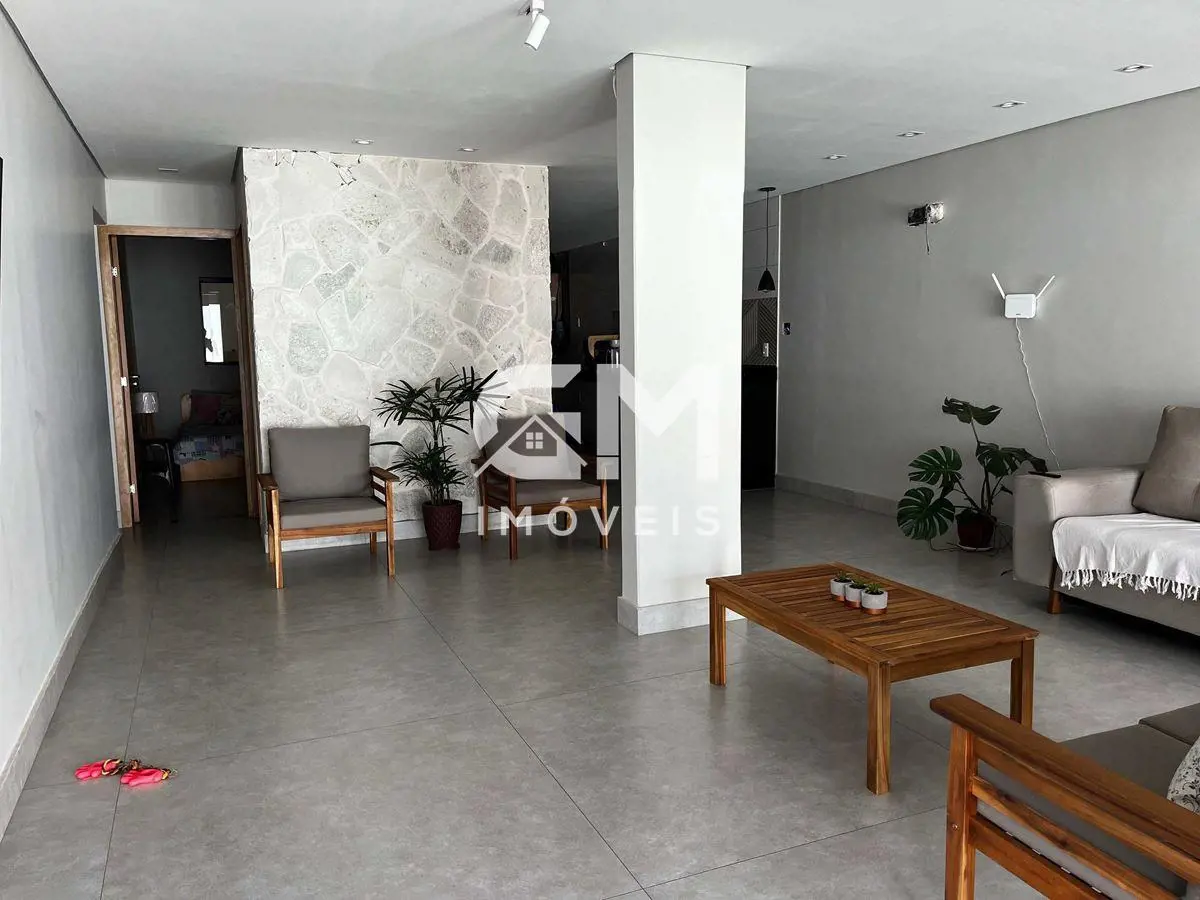ACEITA FINANCIAMENTO E FGTSÁrea do Terreno: 250m²;Área Construída: 230m²;Casa re...