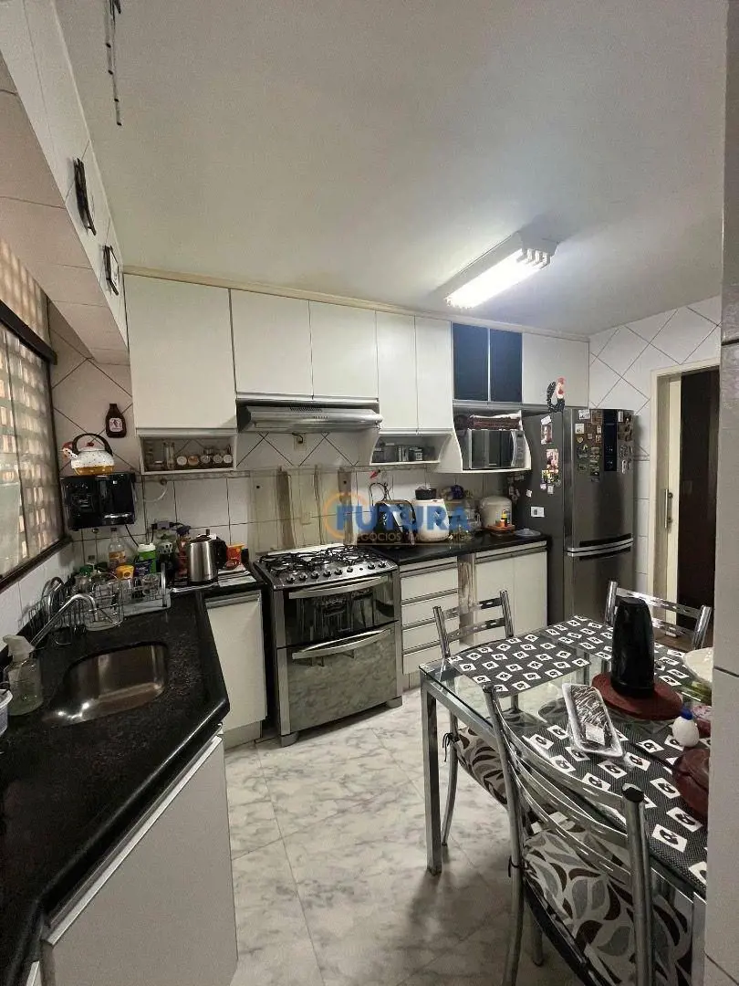 A FUTURA NEGÓCIOS IMOBILIÁRIOS disponibiliza para VENDA : - Excelente APARTAMENT...