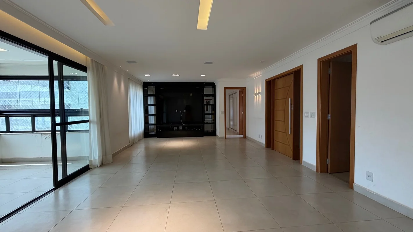 MIRANTE QUATTRO RESIDENCE 202 m2 Elevador com hall exclusivo Piso porcelanato po...