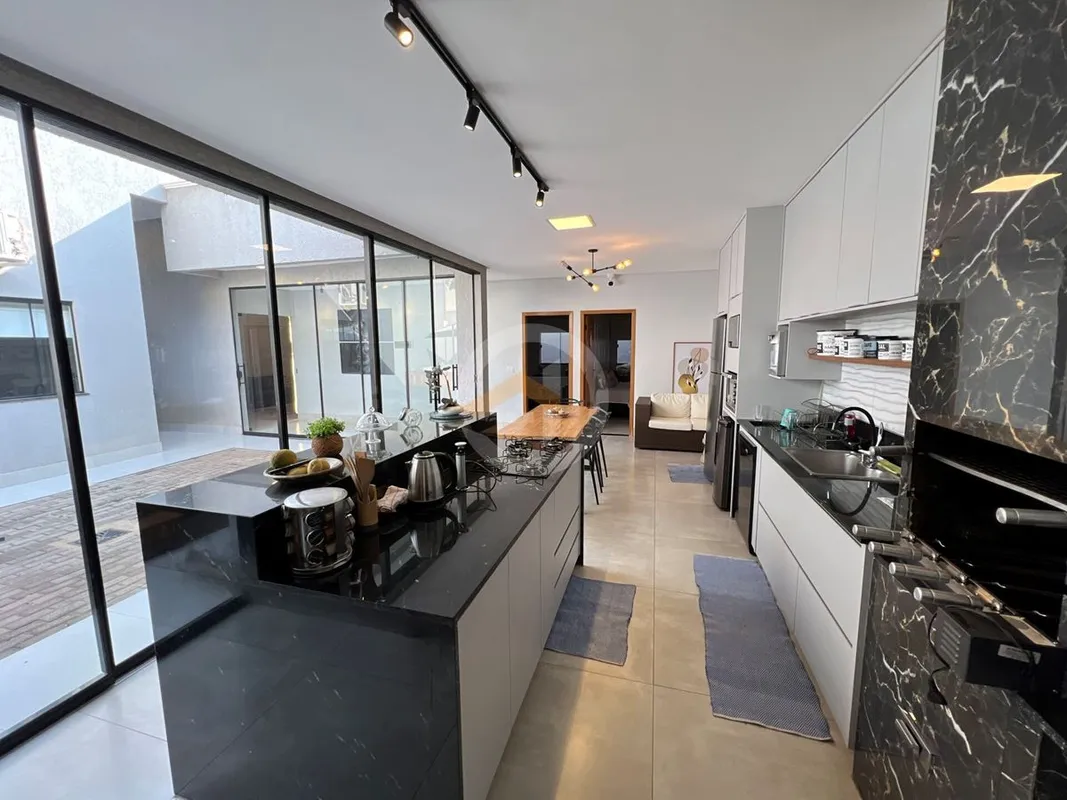 Casa térrea no Parque Anhanguera, 3 quartos 3 suítes plenas, 4 vagas cobertas. 1...