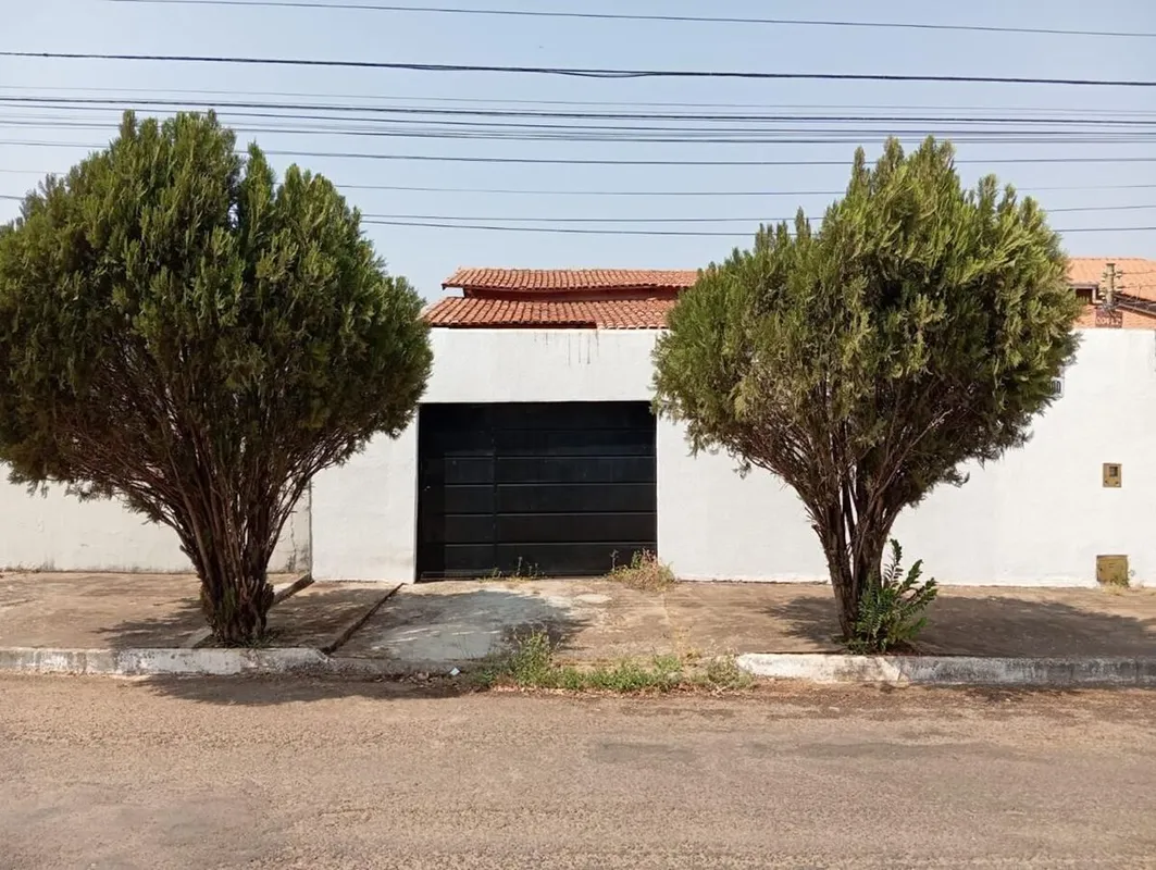 Casa composta por 03 quartos, sendo 01 suíte , sala, cozinha com armário, banhei...