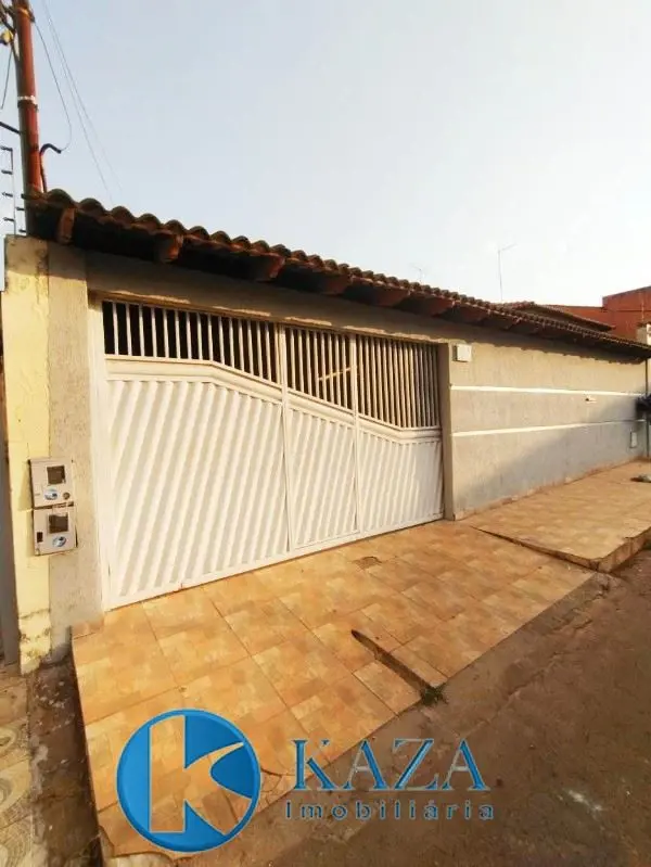 Casa excelente, grande, ampla e arejada, quase toda na laje, em localização estr...