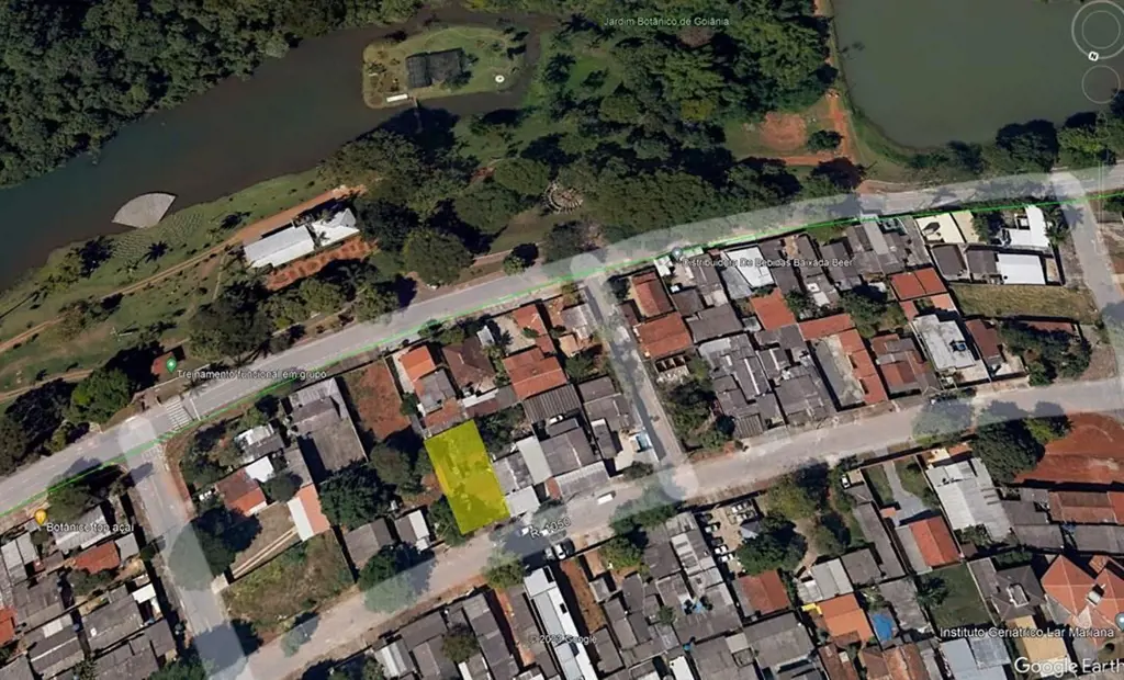 COD U-0007741 - Lote com 422,19 m², possuí uma construção precária, valor de ven...