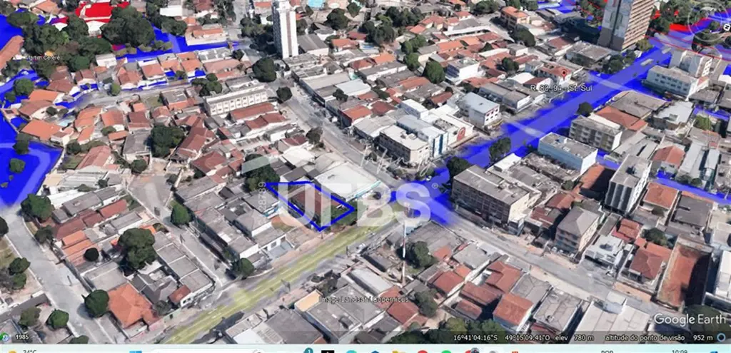 COD U-0012010 - Esta propriedade, situada na intersecção das ruas 83 e 94, a ape...