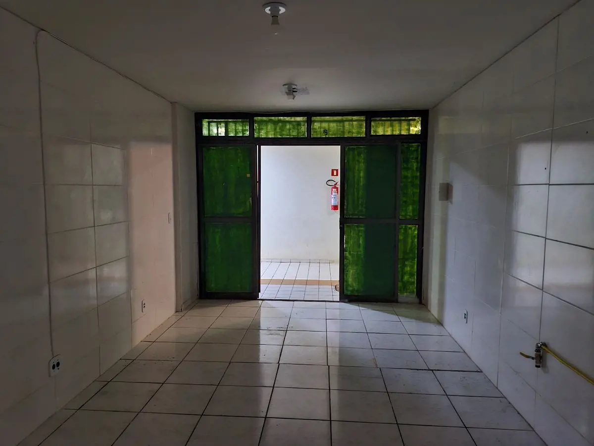 IMÓVEL DESOCUPADO.Exelente Loja de subsolo com 23m2 com fosso de ventilação nos ...