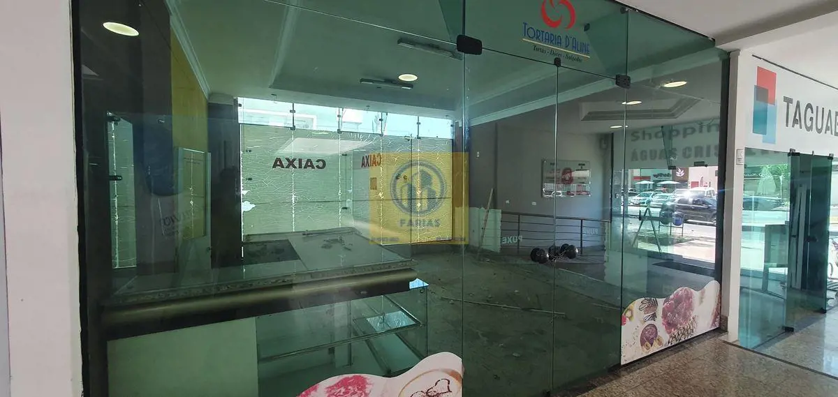 FARIAS IMÓVEIS VENDE ESTE IMÓVEL-MALL ÁGUAS CRISTALINAS-Loja bem localizada-Mall...