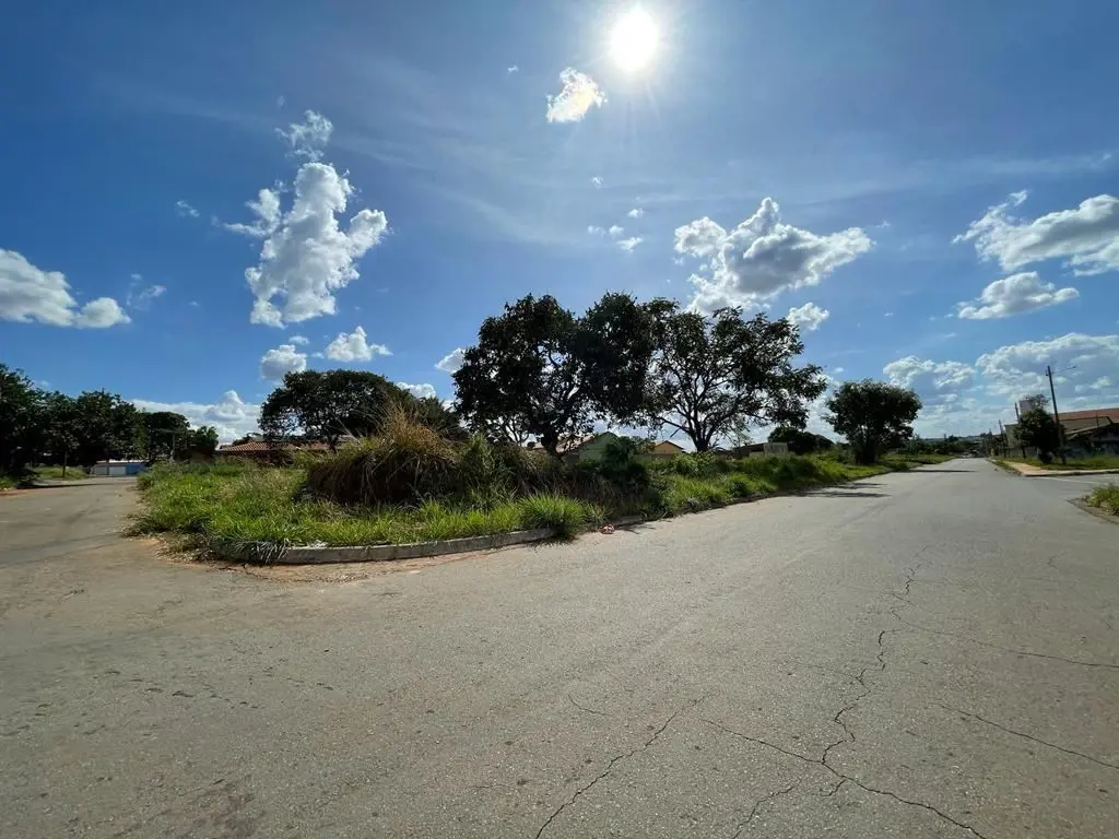 COD U-0006287 - Venha conhecer esta excelente área de 2.385,78 m² com localizaçã...