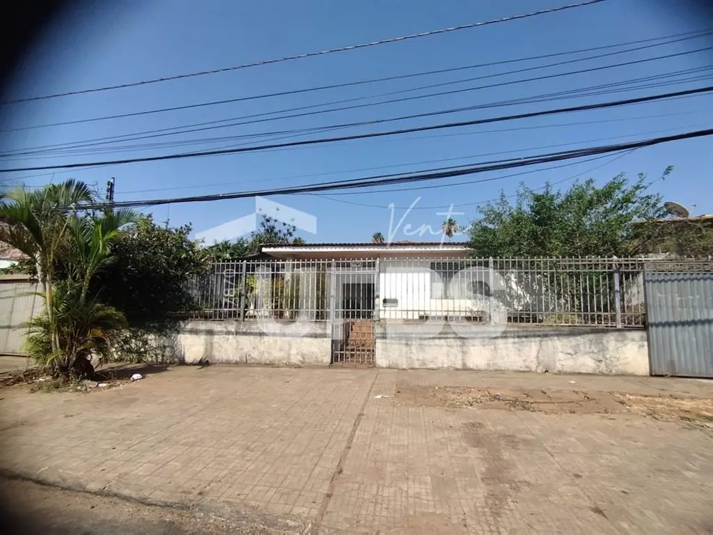 COD U-0013380 - Apresentamos uma encantadora casa à venda com 468,60m² de terren...