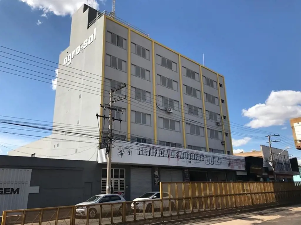 COD U-0001655 - PRÉDIO COMERCIAL (ANTIGA AGRO-SAL)Prédio com 5 pavimentos, com e...