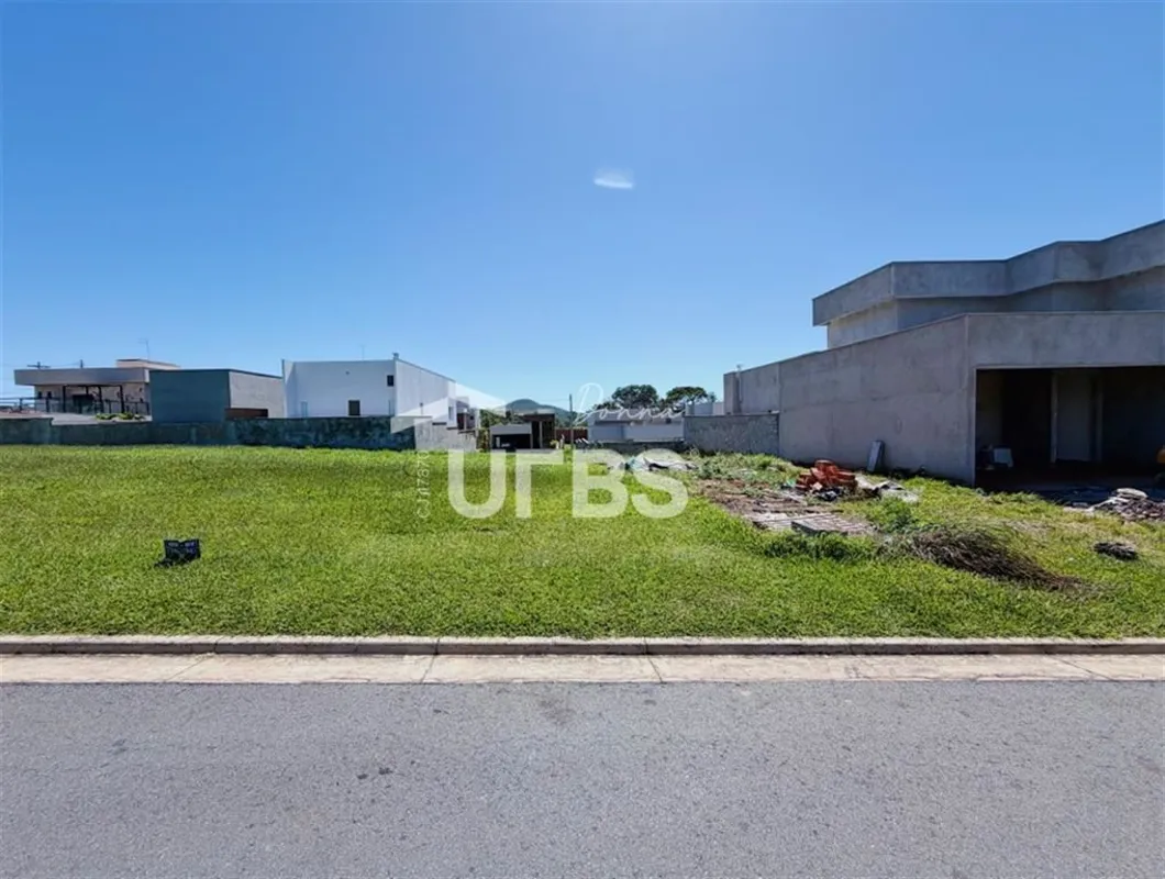 COD U-0003013 - Lote no Jardins Nápoles Excelente lote de 375,07 m² está à venda...