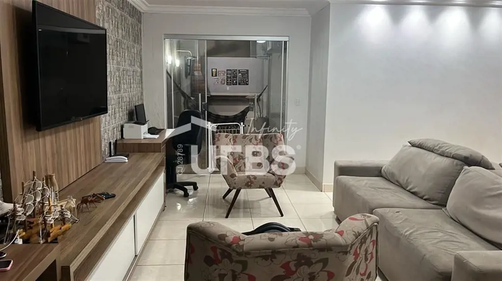 COD U-0012726 - CASA – 03 QUARTOS, 02 BANHEIROS, TODA REFORMADA, COM ARMÁRIOS, A...