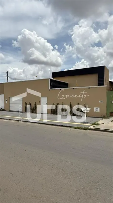 COD U-0010061 - localizada em avenida com linha de ônibus e a apenas 1 km do Red...