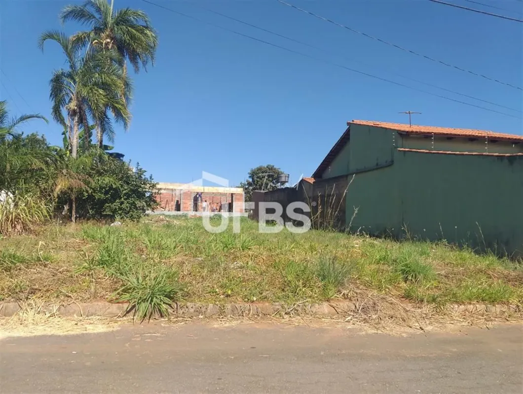 COD U-0010196 - Terreno espaçoso em localização privilegiada em Goiânia!Construa...
