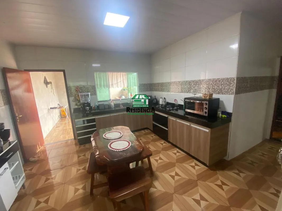 Casa contendo:- 3 quartos sendo 1 suíte - Banheiro social 02 e 01 com Box- Sala ...