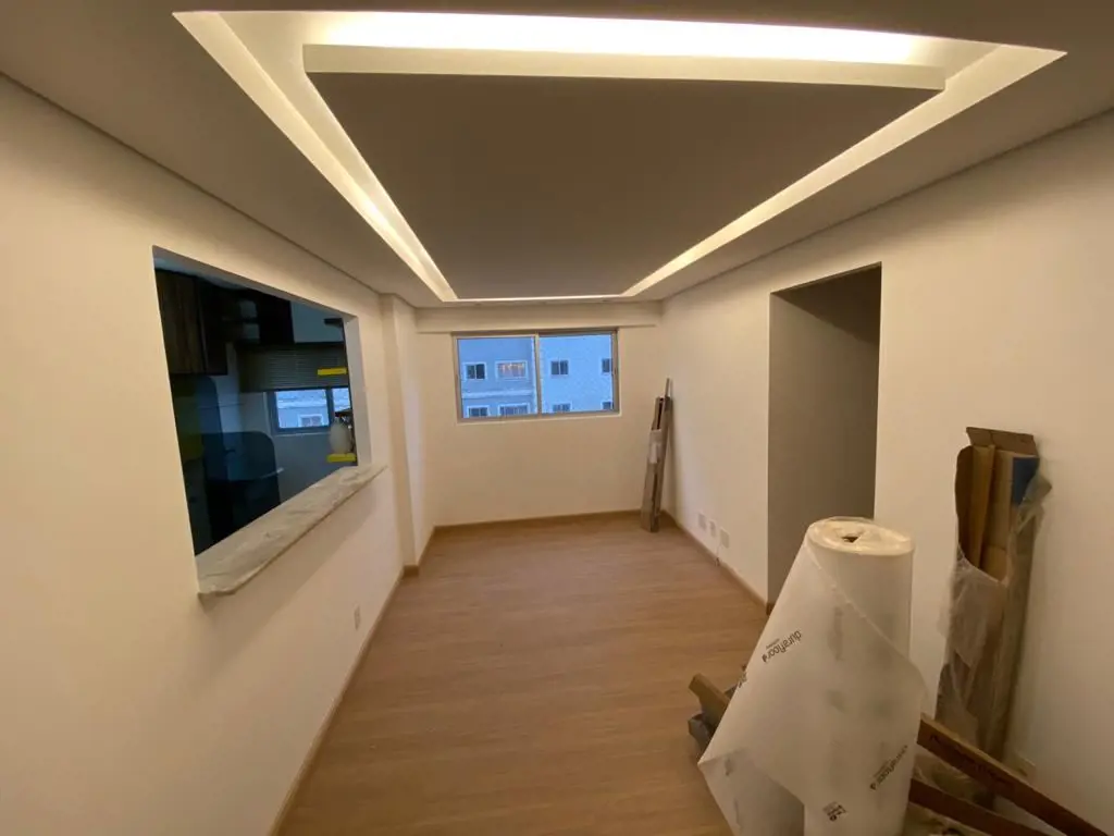 - APT 3 QTS SENDO UMA SUÍTE - SALA AMPLA- COZINHA C/AREA DE SERVIÇO - BANHEIRO S...
